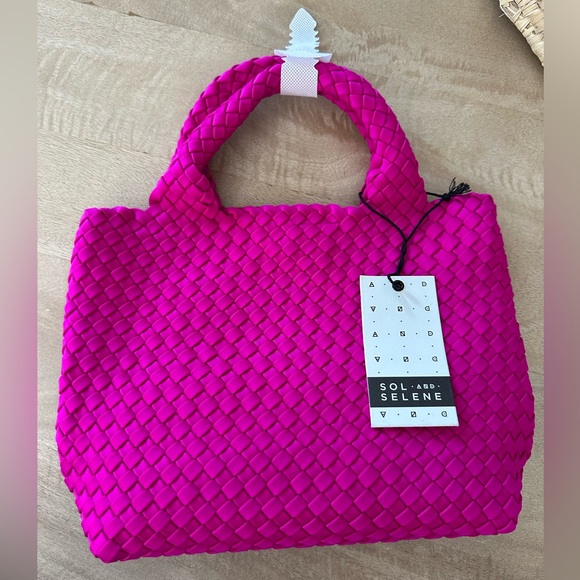 SOL•AND•SELENE SKY'S THE LIMIT - SMALL CROSSBODY IN FUCHSIA - Picture 6 of 13